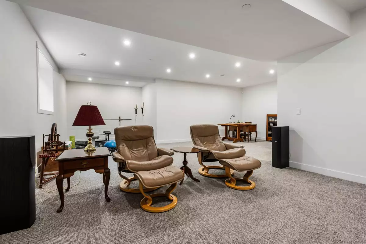 Hallway Photo of 88 1880 Columbia Valley Road, Lindell Beach, BC