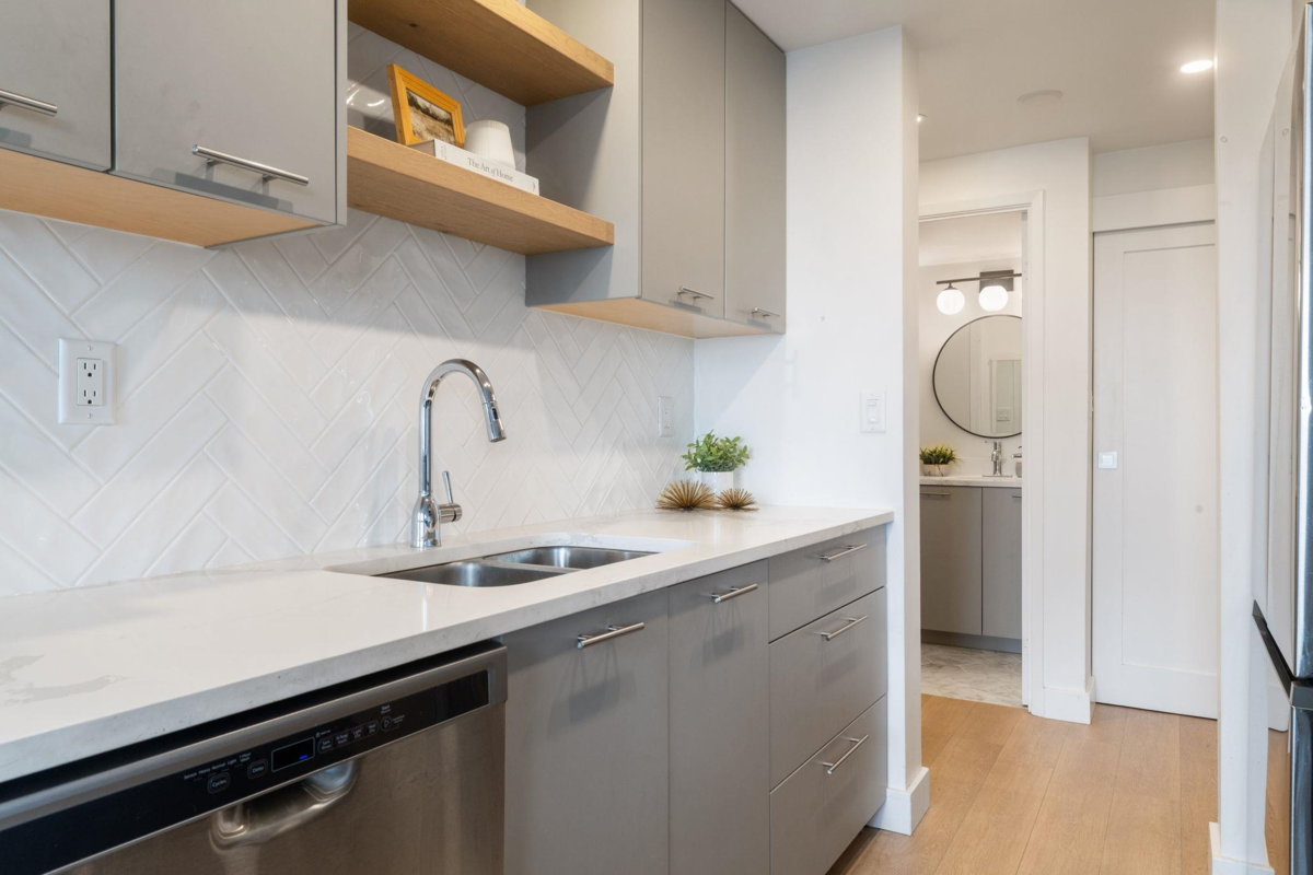 Guest Bathroom Photo of 905 110 W 4th Street, North Vancouver, BC