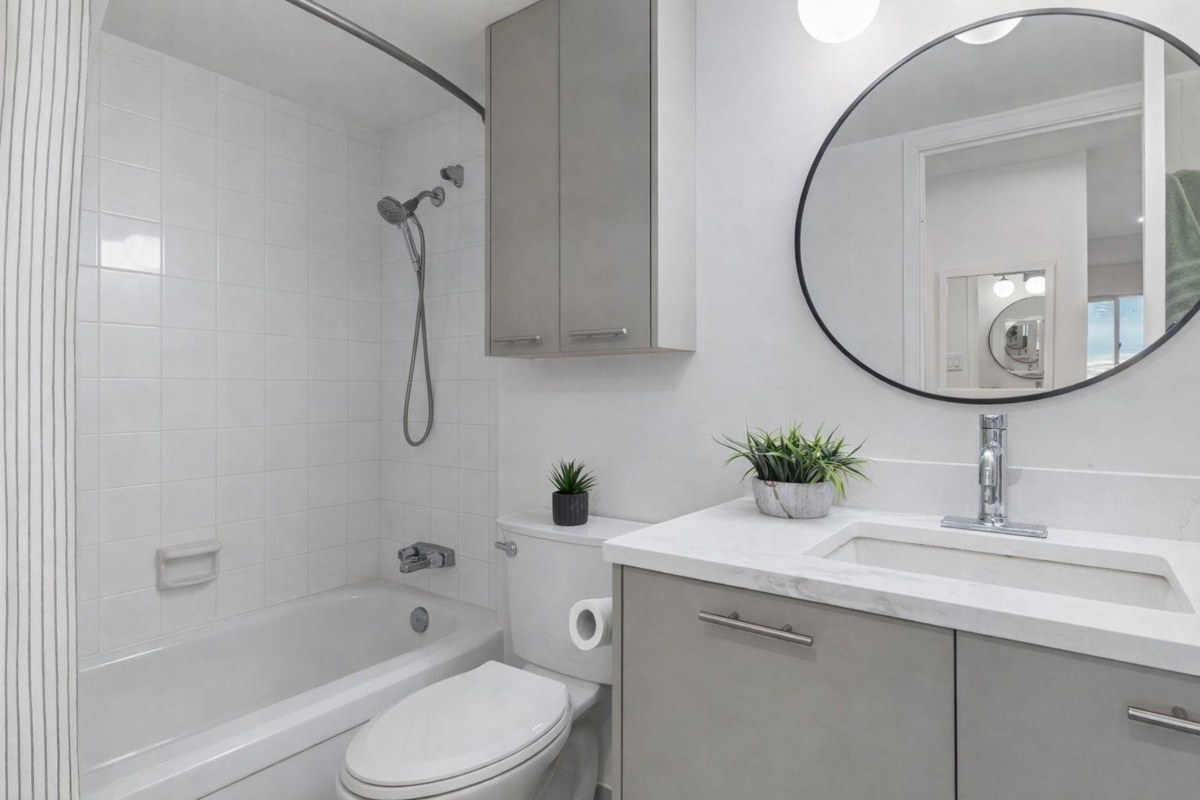 Mudroom Photo of 905 110 W 4th Street, North Vancouver, BC