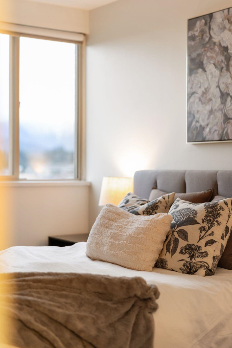 Swimming Pool Photo of 905 110 W 4th Street, North Vancouver, BC