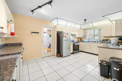 Kitchen Island Photo of 22471 Mclean Avenue, Richmond, BC