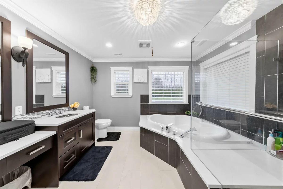 Front Yard Photo of 21298 36 Avenue, Langley, BC