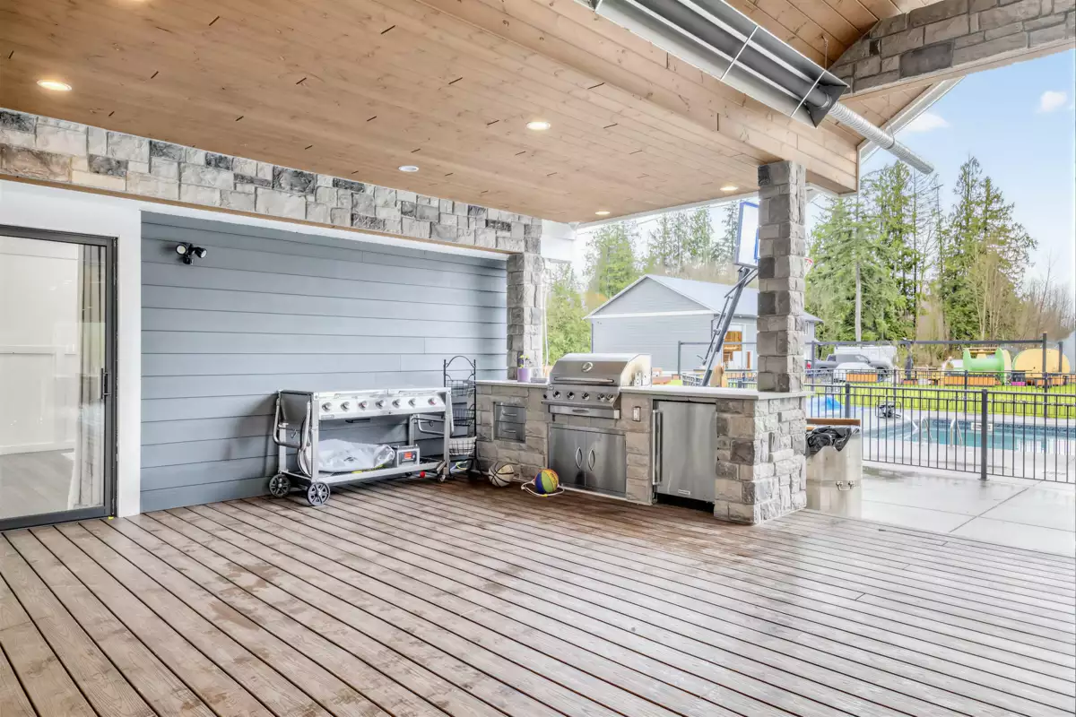 Walk-In Closet Photo of 21298 36 Avenue, Langley, BC