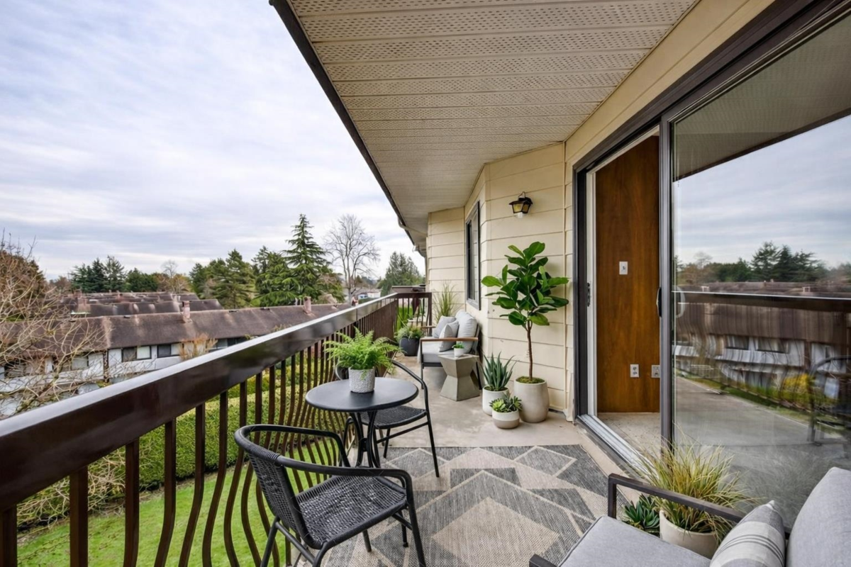 Kitchen Island Photo of 309 10160 Ryan Road, Richmond, BC