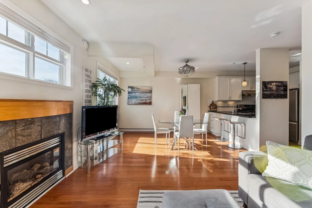 Dining Area Photo of 102 3028 W 41st Avenue, Vancouver, BC