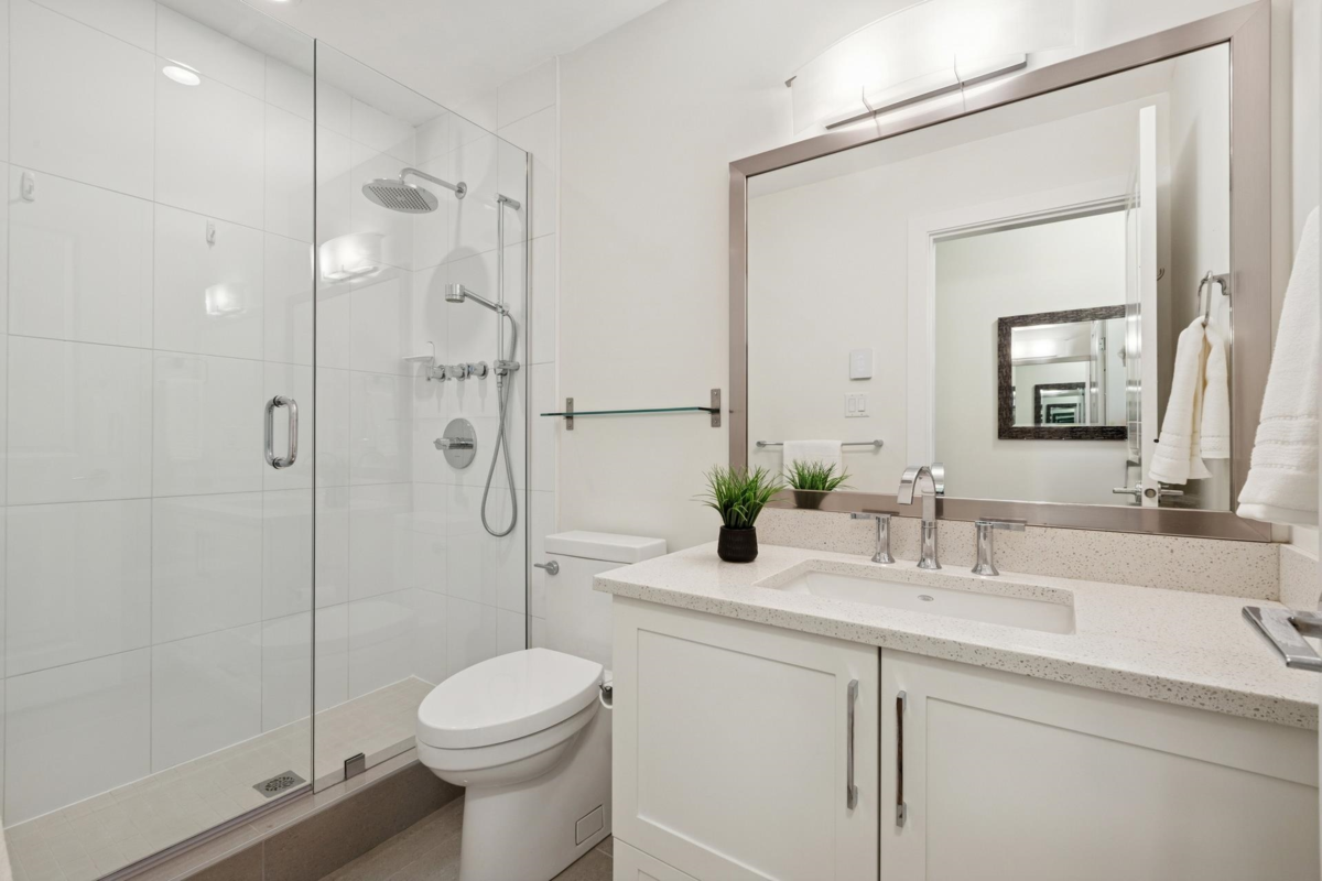 Guest Bathroom Photo of 205 E 18th Street, North Vancouver, BC