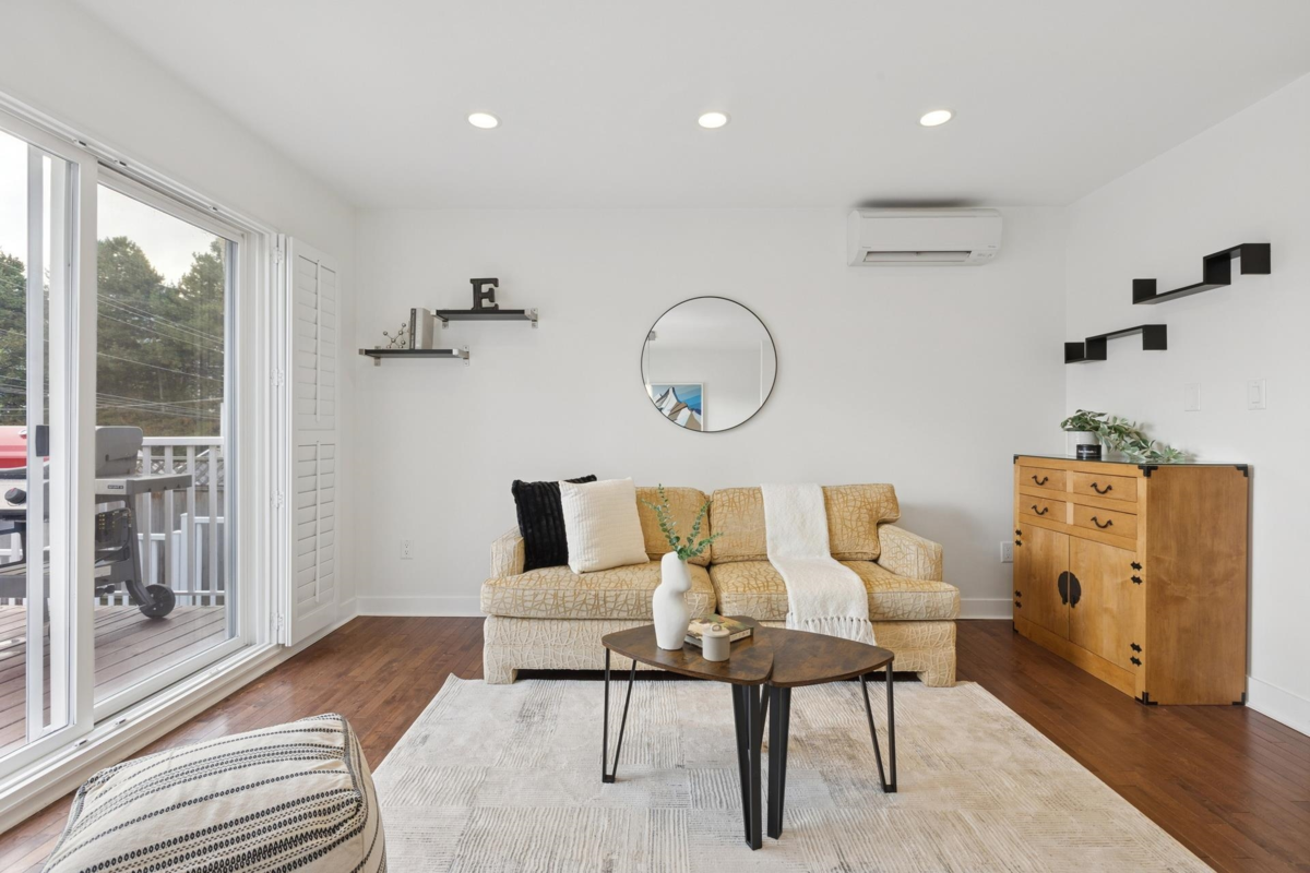 Kitchen Photo of 205 E 18th Street, North Vancouver, BC