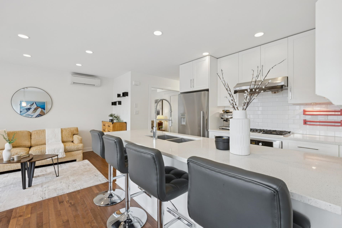 Living Room Photo of 205 E 18th Street, North Vancouver, BC