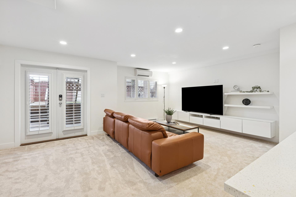 Mudroom Photo of 205 E 18th Street, North Vancouver, BC