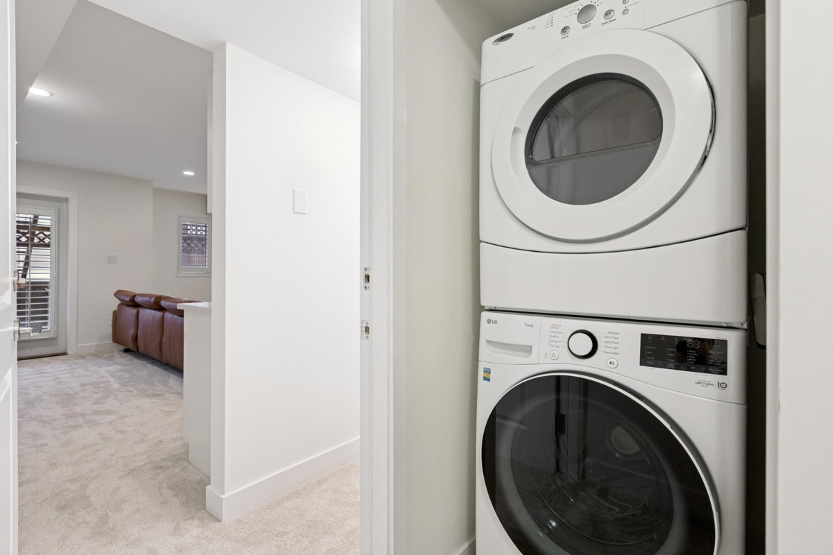 Outdoor Patio Photo of 205 E 18th Street, North Vancouver, BC