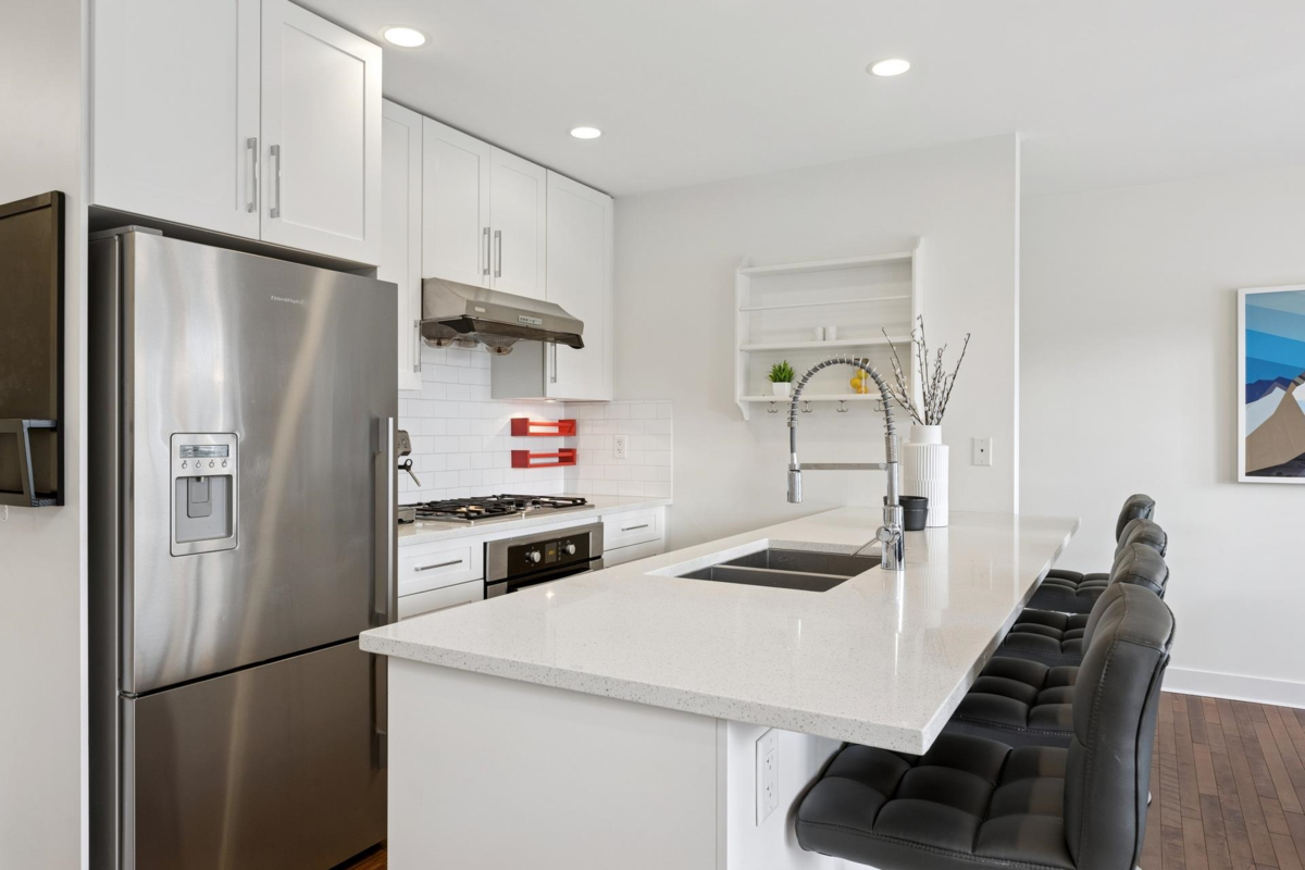 Primary Bedroom Photo of 205 E 18th Street, North Vancouver, BC