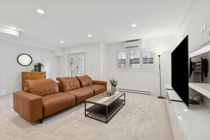 Entry Foyer Photo of 205 E 18th Street, North Vancouver, BC