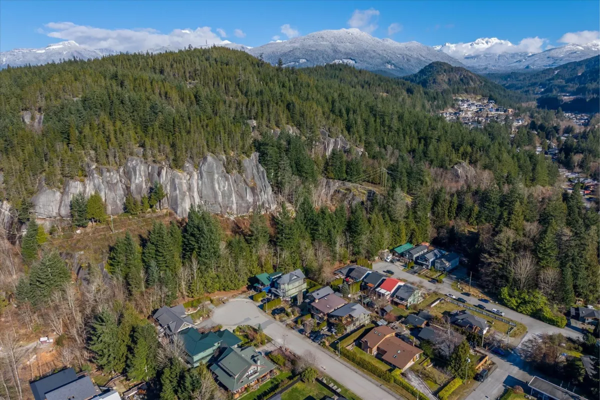 Front Yard Photo of 1045 Northridge Drive, Squamish, BC
