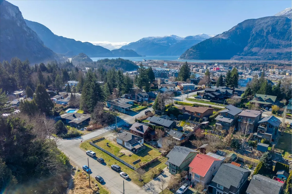 Living Room Photo of 1045 Northridge Drive, Squamish, BC