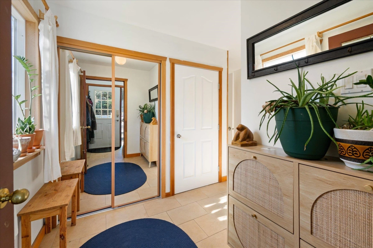 Walk-In Closet Photo of 1045 Northridge Drive, Squamish, BC