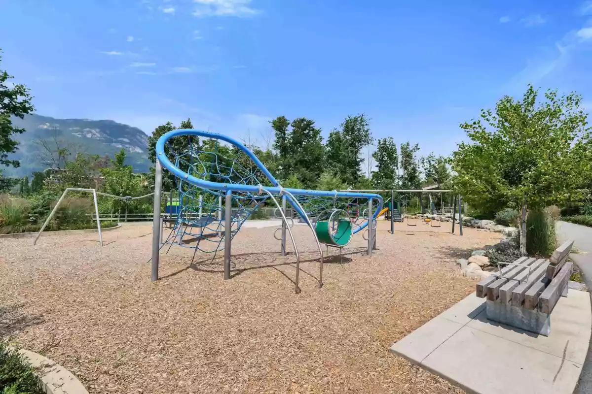 Basement Recreation Room Photo of 38043 Helm Way, Squamish, BC