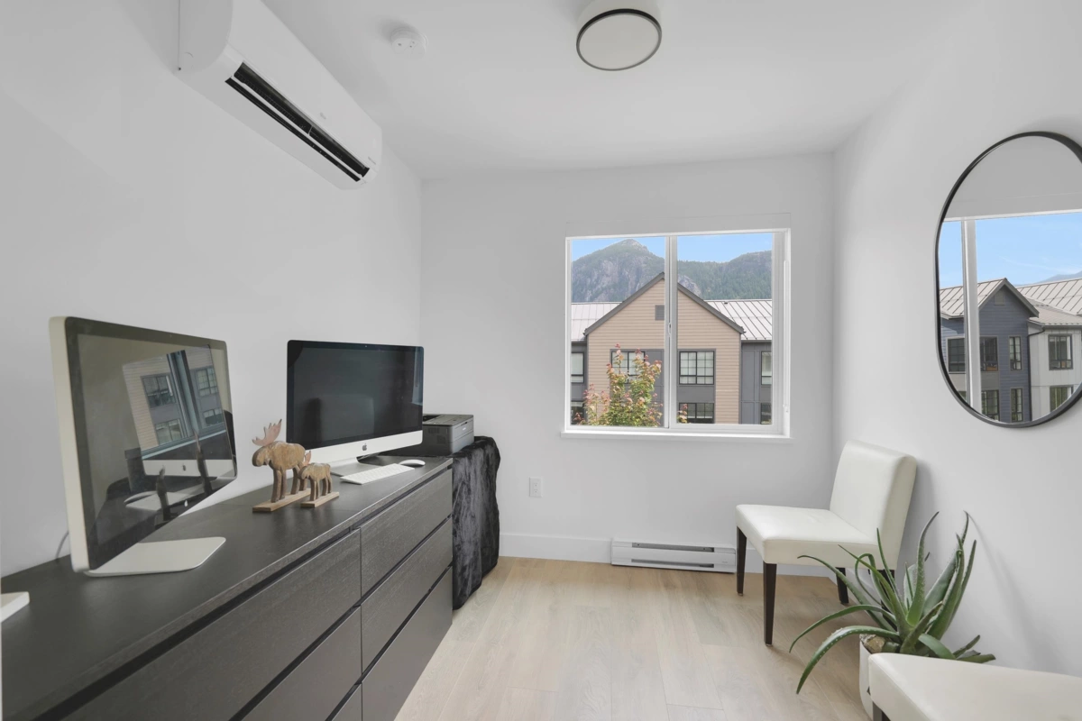 Bedroom 2 Photo of 38043 Helm Way, Squamish, BC