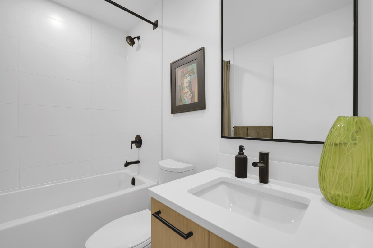 Guest Bathroom Photo of 38043 Helm Way, Squamish, BC