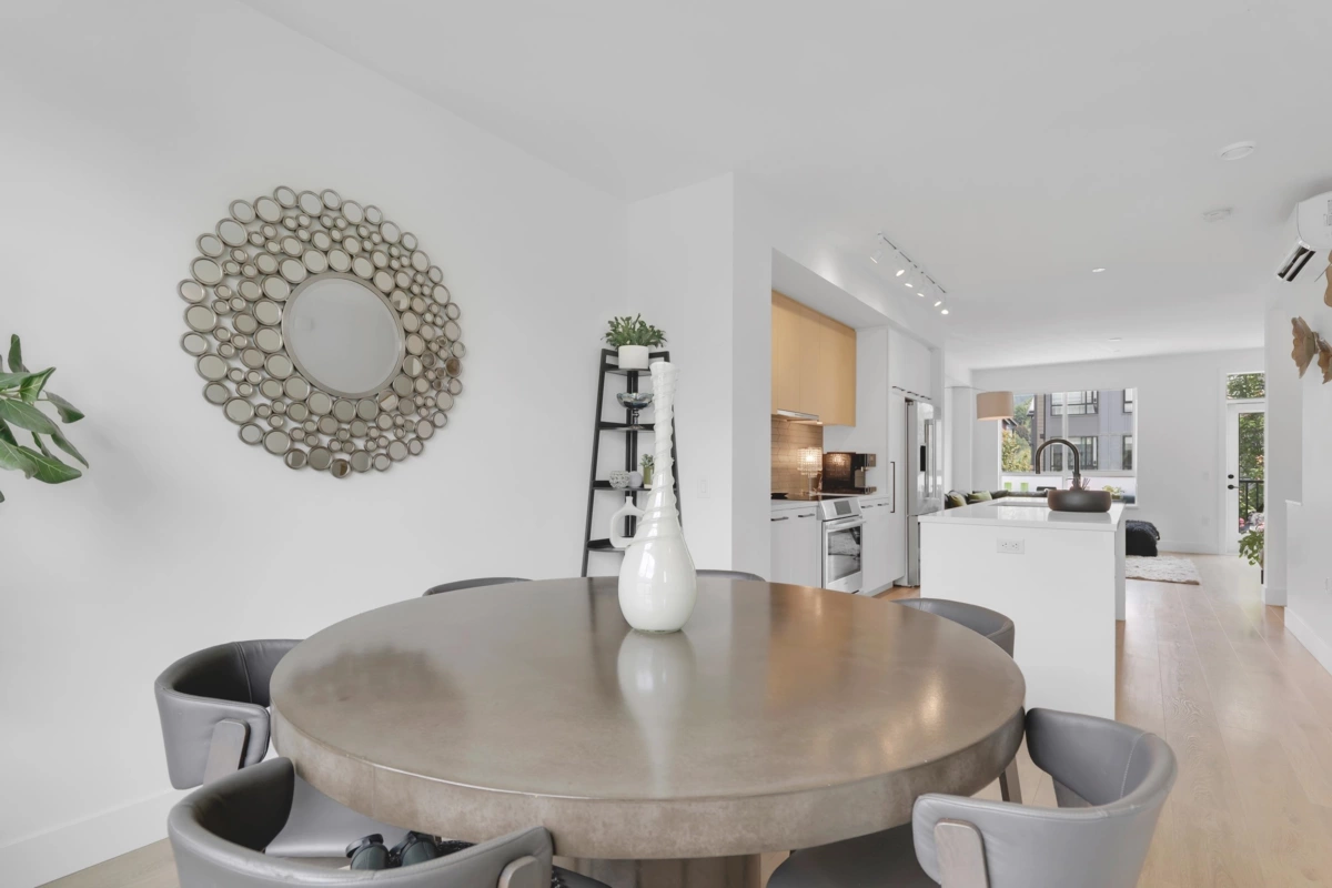 Kitchen Island Photo of 38043 Helm Way, Squamish, BC