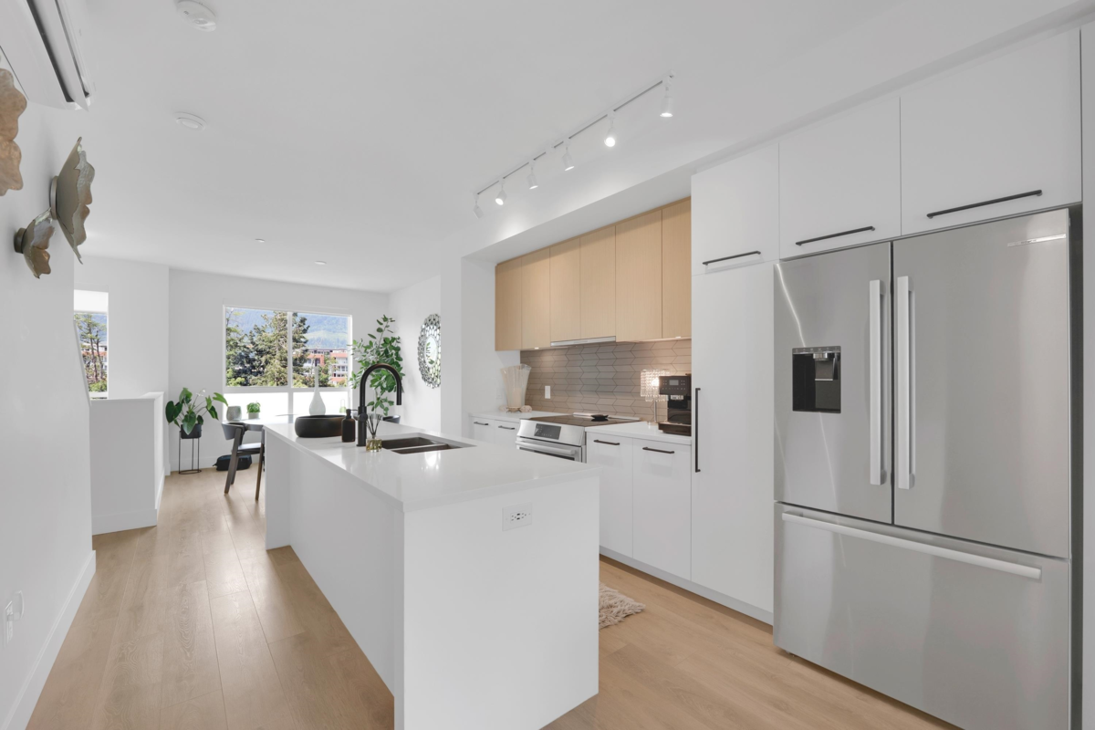 Kitchen Photo of 38043 Helm Way, Squamish, BC