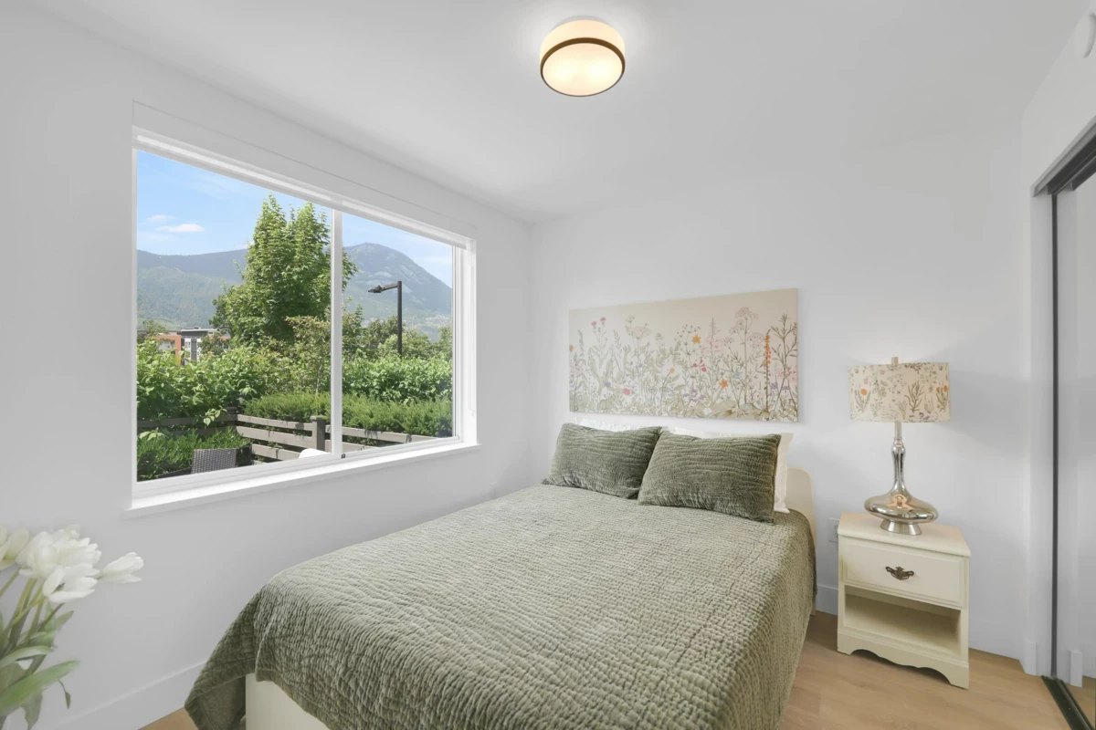 Walk-In Closet Photo of 38043 Helm Way, Squamish, BC