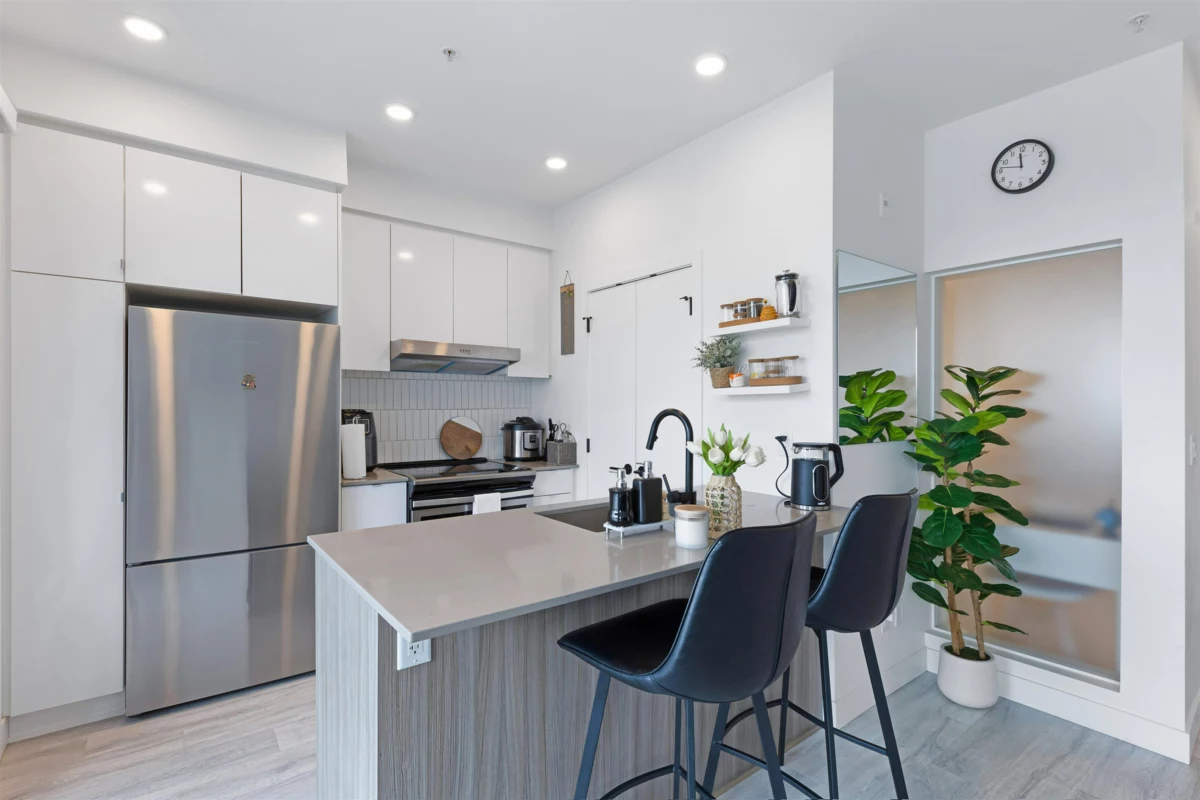 Dining Area Photo of 406 32828 Landeau Place, Abbotsford, BC