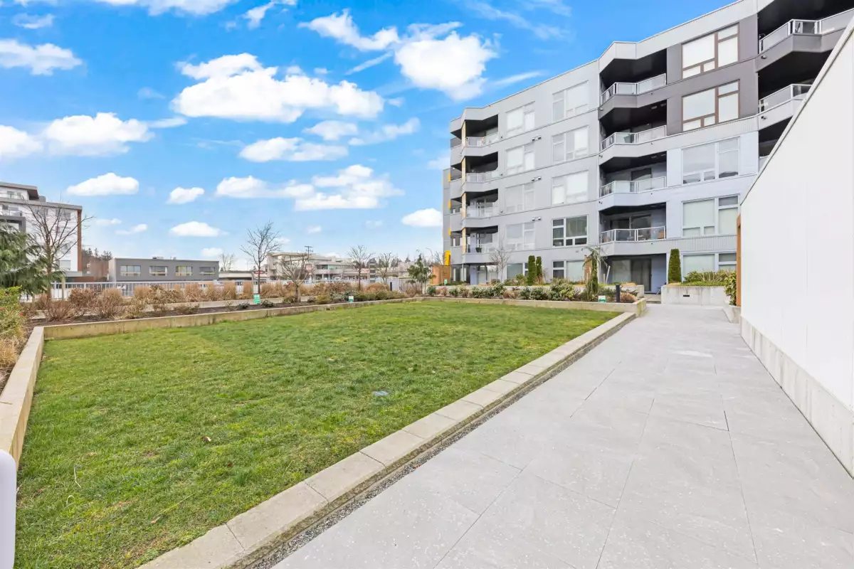 Guest Bathroom Photo of 406 32828 Landeau Place, Abbotsford, BC
