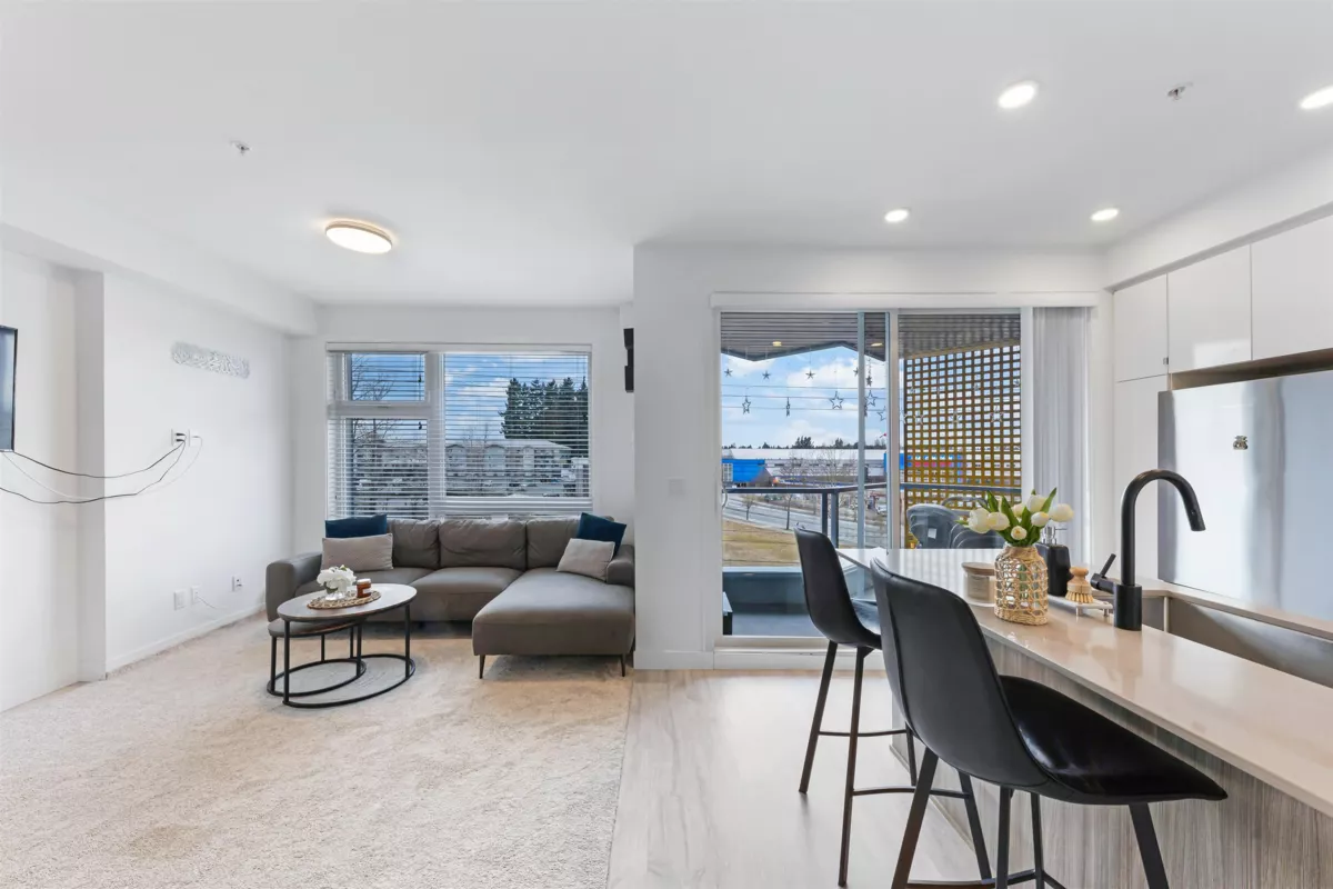 Kitchen Island Photo of 406 32828 Landeau Place, Abbotsford, BC