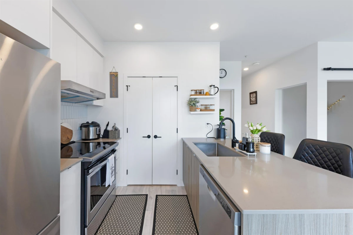 Living Room Photo of 406 32828 Landeau Place, Abbotsford, BC