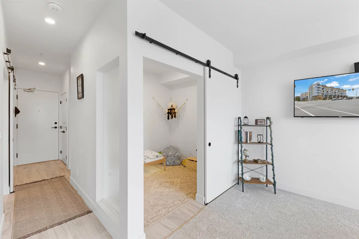 Primary Bathroom Photo of 406 32828 Landeau Place, Abbotsford, BC