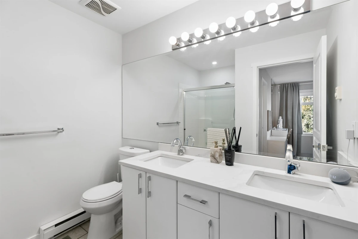 Primary Bathroom Photo of 62 18828 69 Avenue, Surrey, BC