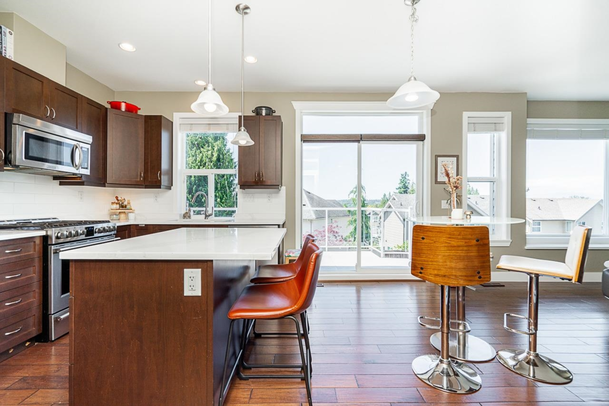 Kitchen Photo of 6069 163b Street, Surrey, BC