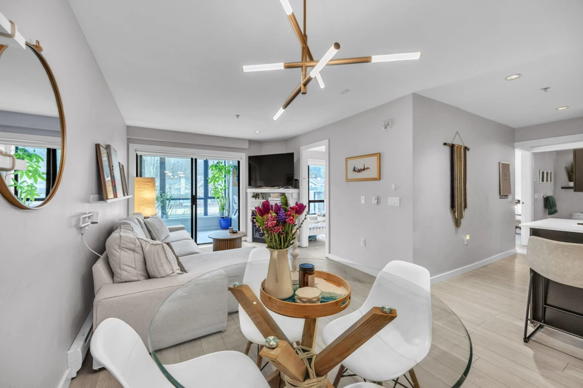 Breakfast Nook Photo of 405 935 W 16th Street, North Vancouver, BC