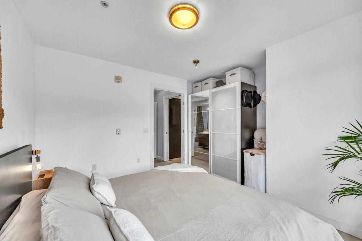 Guest Bathroom Photo of 405 935 W 16th Street, North Vancouver, BC