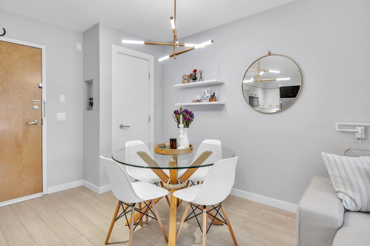 Kitchen Island Photo of 405 935 W 16th Street, North Vancouver, BC