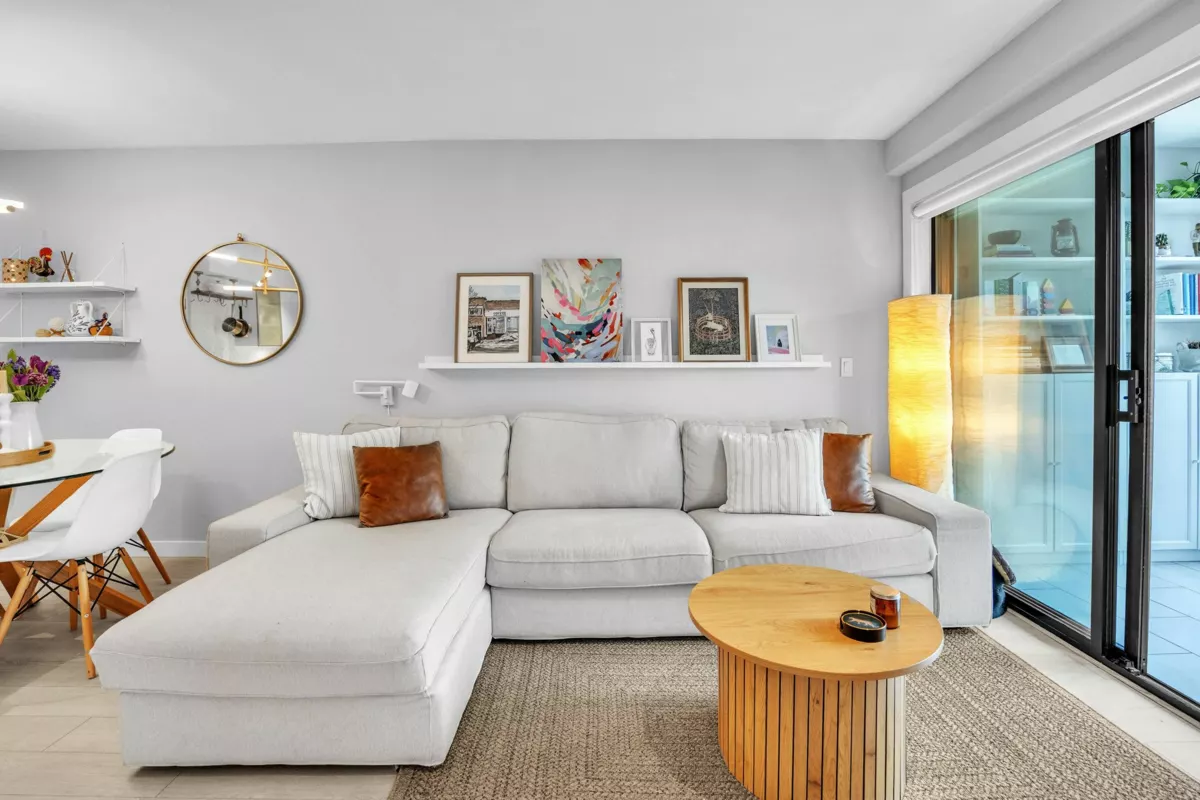 Living Room Photo of 405 935 W 16th Street, North Vancouver, BC