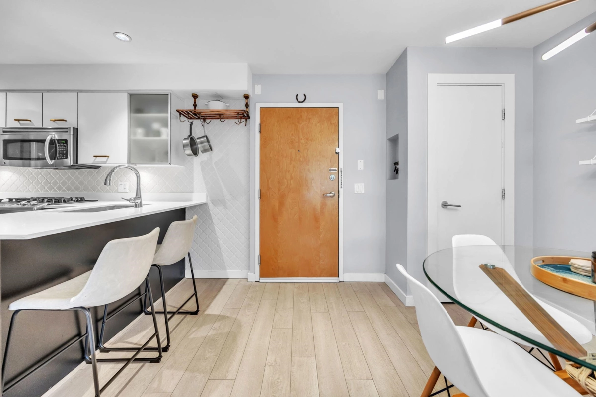 Primary Bedroom Photo of 405 935 W 16th Street, North Vancouver, BC