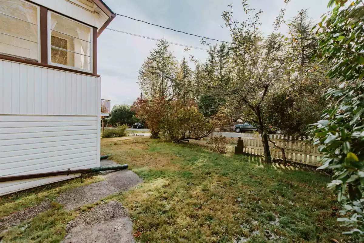 Front Yard Photo of 226 Pratt Road, Gibsons, BC