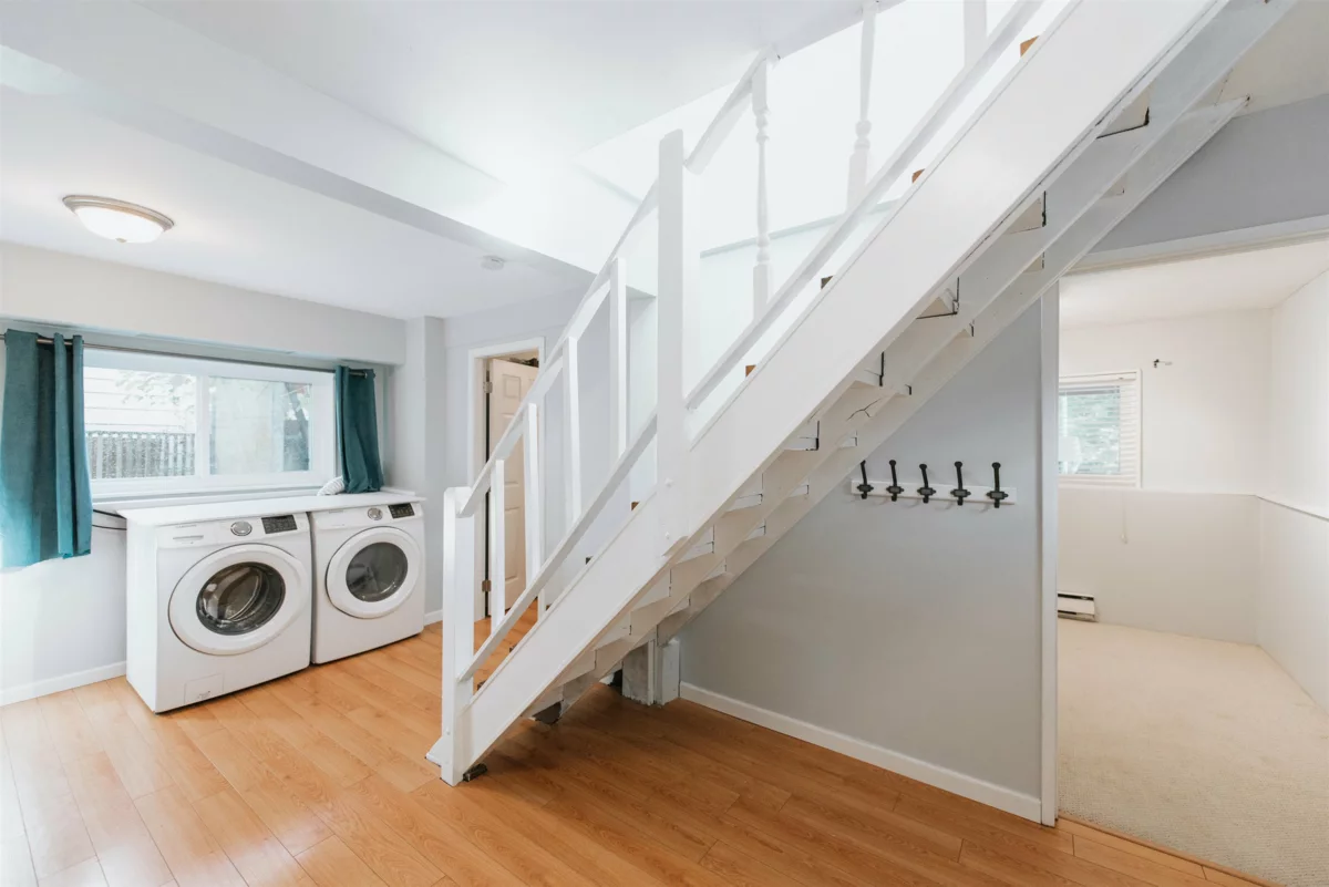 Powder Room Photo of 226 Pratt Road, Gibsons, BC