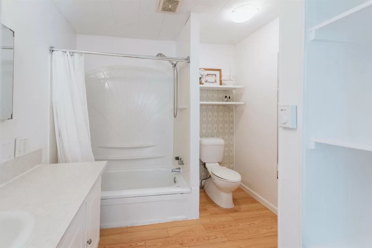 Primary Bathroom Photo of 226 Pratt Road, Gibsons, BC