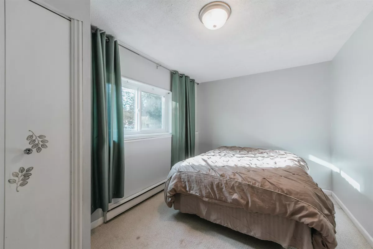 Walk-In Closet Photo of 226 Pratt Road, Gibsons, BC