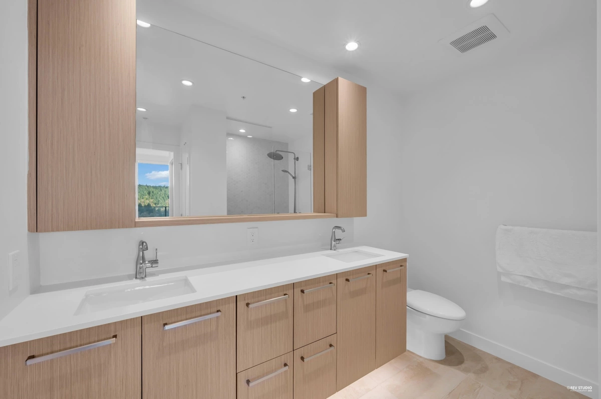 Entry Foyer Photo of 3502 567 Clarke Road, Coquitlam, BC