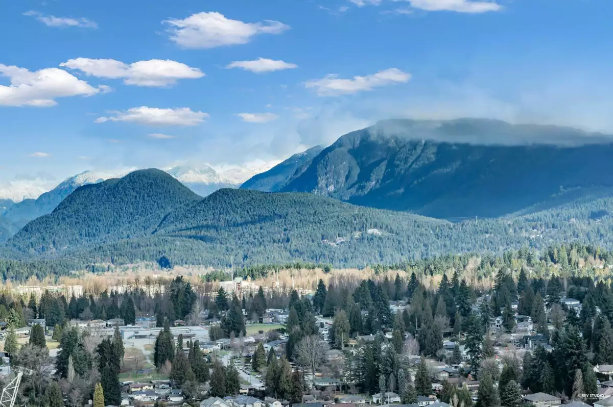 Garden / Landscaping Photo of 3502 567 Clarke Road, Coquitlam, BC