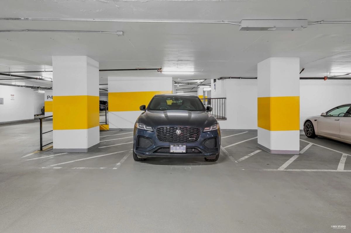 Swimming Pool Photo of 3502 567 Clarke Road, Coquitlam, BC