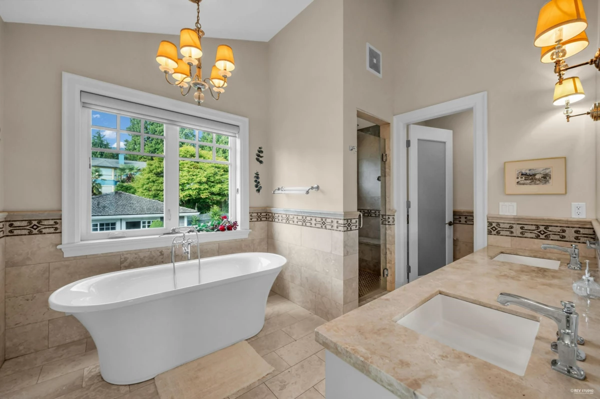 Backyard Photo of 1287 Gordon Avenue, West Vancouver, BC