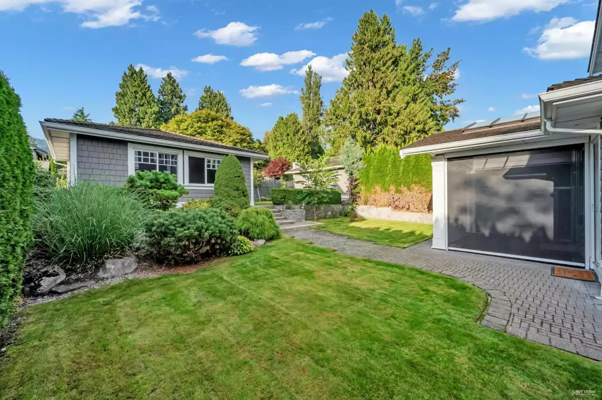 Basement Recreation Room Photo of 1287 Gordon Avenue, West Vancouver, BC