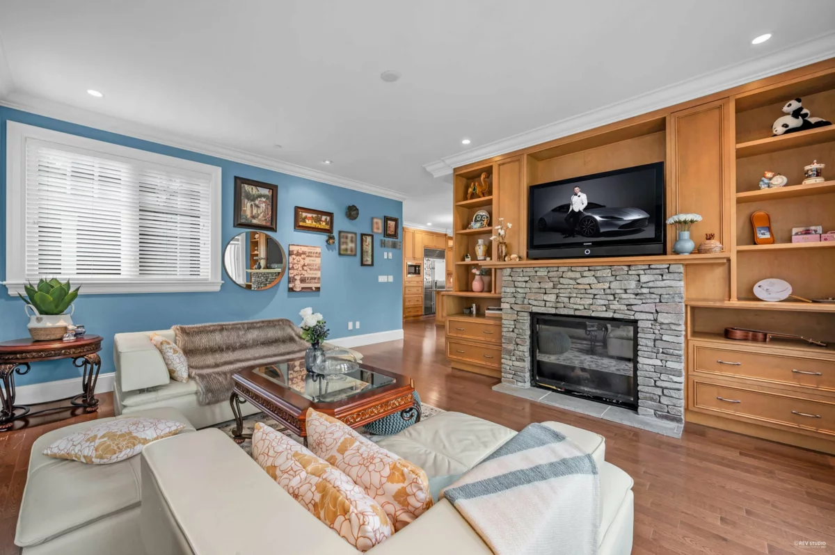 Guest Bathroom Photo of 1287 Gordon Avenue, West Vancouver, BC