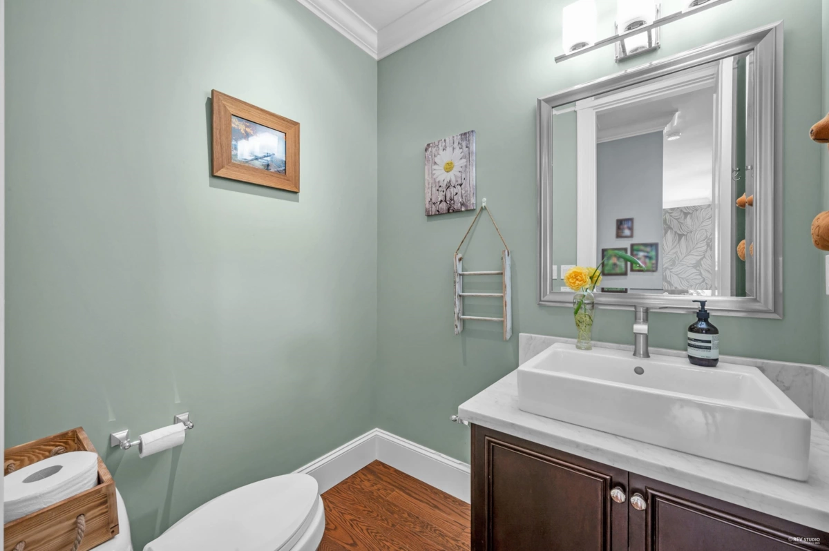 Hallway Photo of 1287 Gordon Avenue, West Vancouver, BC