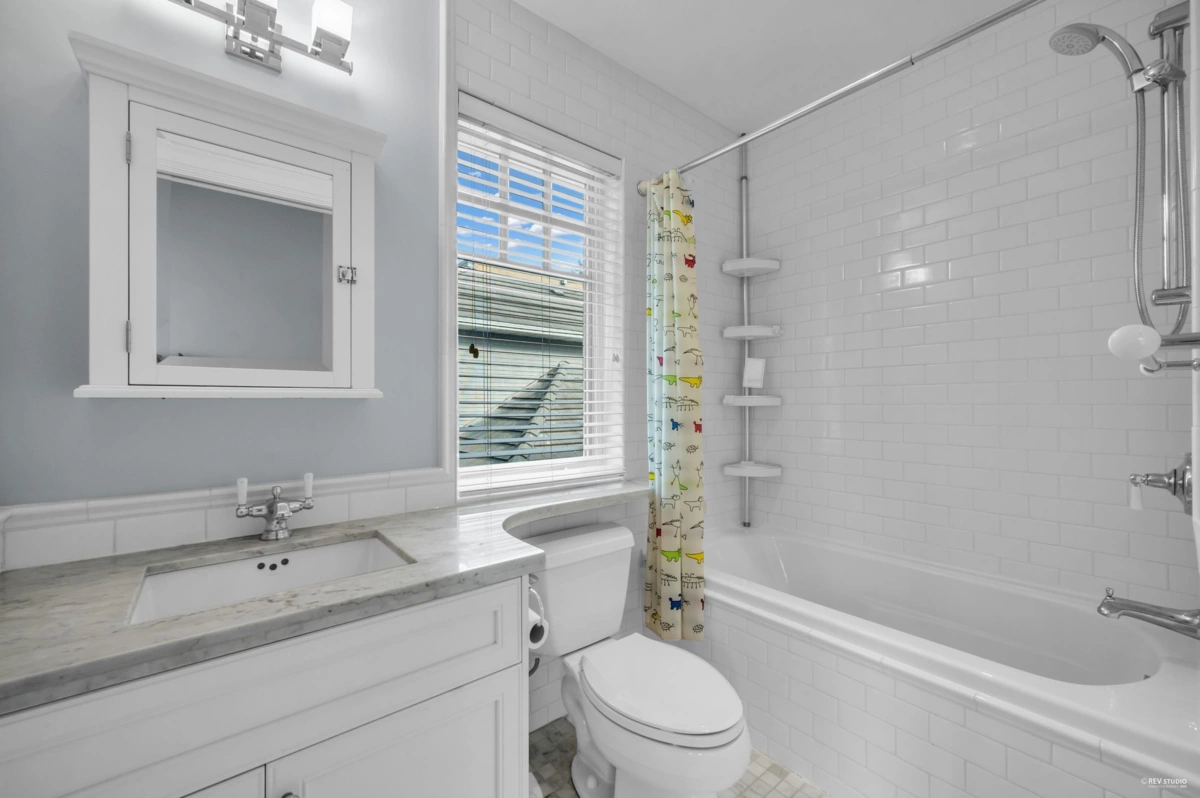 Hot Tub / Spa Photo of 1287 Gordon Avenue, West Vancouver, BC