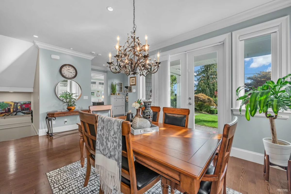 Kitchen Island Photo of 1287 Gordon Avenue, West Vancouver, BC